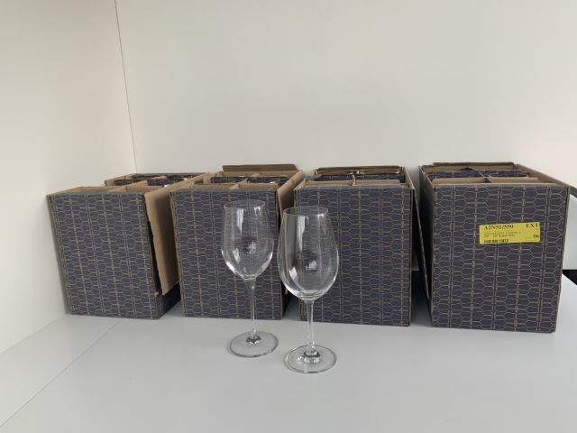 711610-2 24 elegant white wine glasses Bormioli Rocco Premium