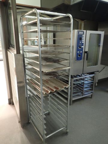 527935-1 Two bakery carts