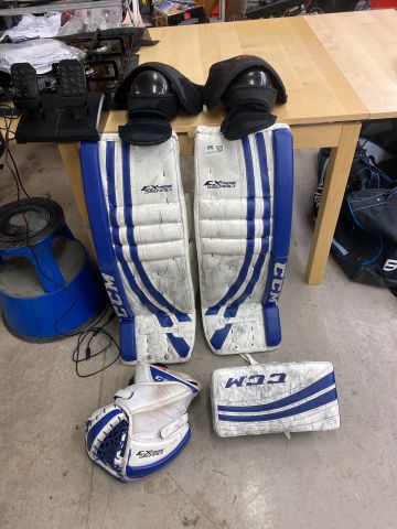 776243-1 CCM Extreme Flex pro Hockey goalkeeper equipment