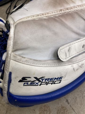 776243-4 CCM Extreme Flex pro Hockey goalkeeper equipment
