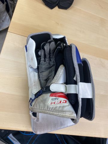 776243-12 CCM Extreme Flex pro Hockey goalkeeper equipment