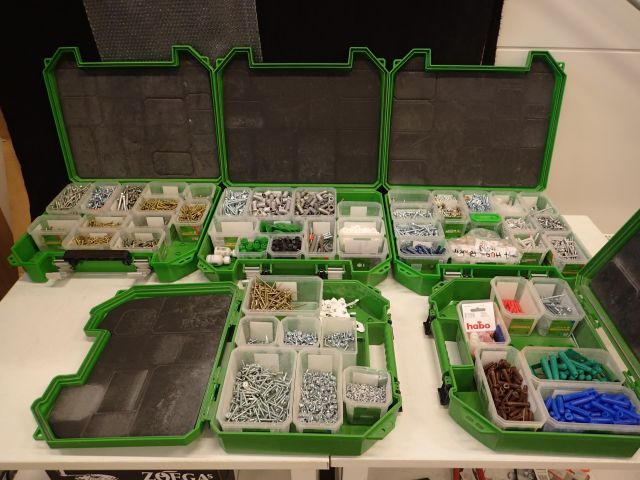 753061-1 Essbox system with screw, etc.