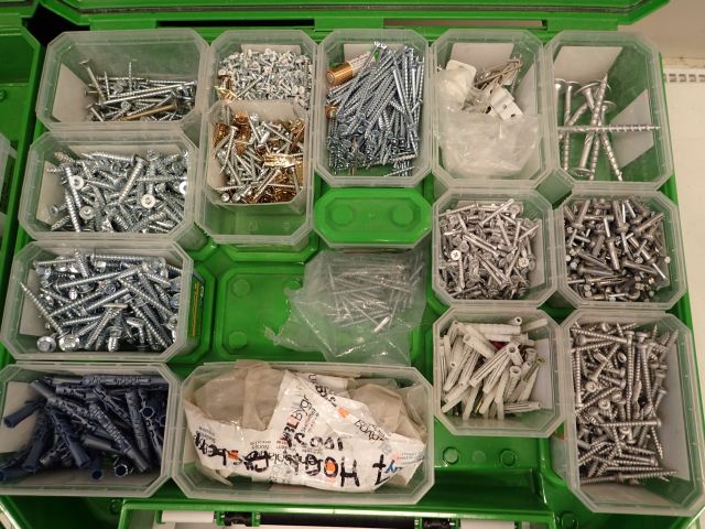 753061-4 Essbox system with screw, etc.