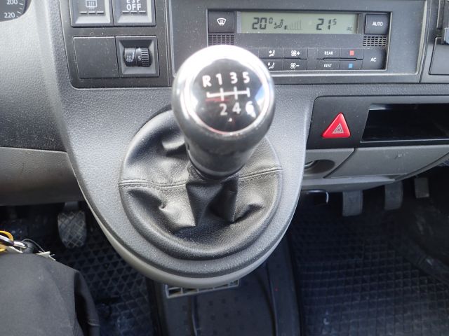 753058-90 VW CARAVELLE / Bus 2.5, 2008. Reg no. AJA059