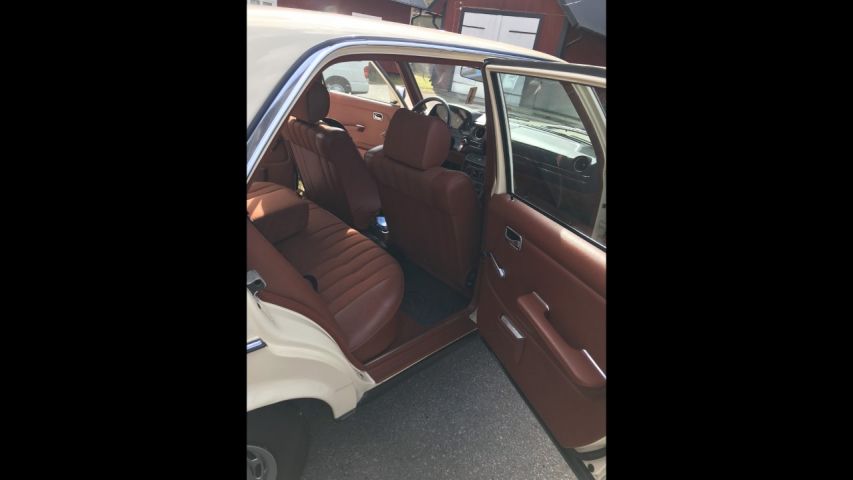 769795-26 Mercedes-Benz 200 -1982