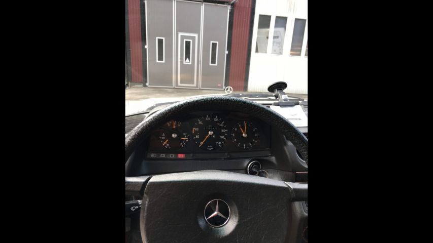 769795-28 Mercedes-Benz 200 -1982