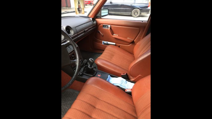 769795-27 Mercedes-Benz 200 -1982