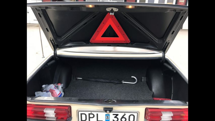 769795-8 Mercedes-Benz 200 -1982