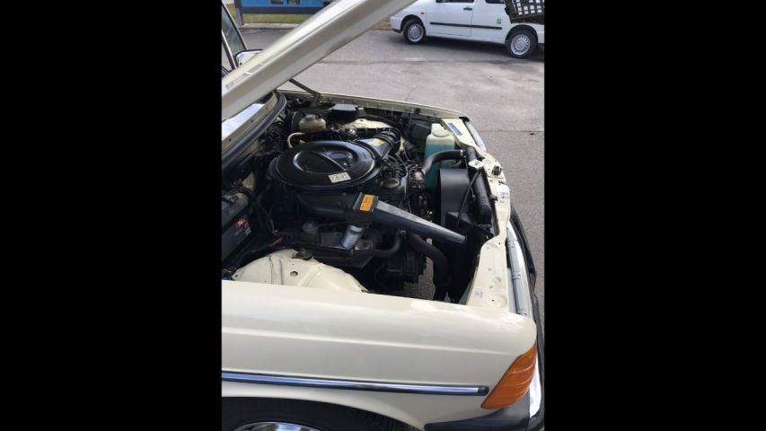 769795-25 Mercedes-Benz 200 -1982