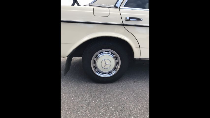 769795-21 Mercedes-Benz 200 -1982