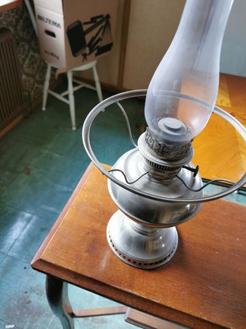 772323-6 Kerosene / oil lamp