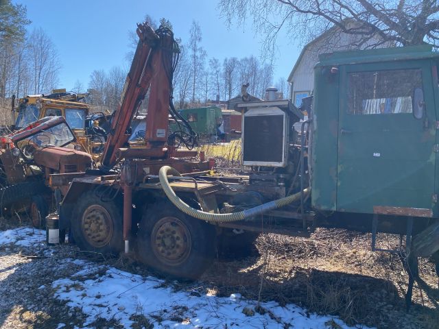 776321-2 Volvo tgb with palfinger crane separate engine perkins diesel