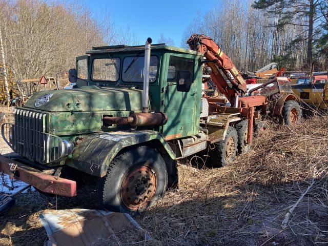 776321-10 Volvo tgb with palfinger crane separate engine perkins diesel