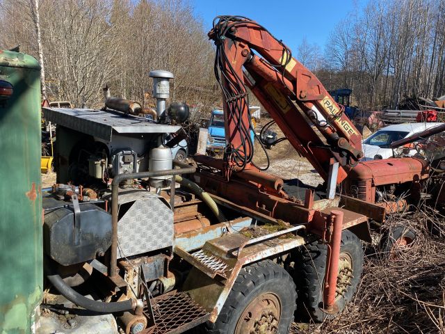 776321-11 Volvo tgb with palfinger crane separate engine perkins diesel