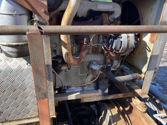 776321-15 Volvo tgb with palfinger crane separate engine perkins diesel