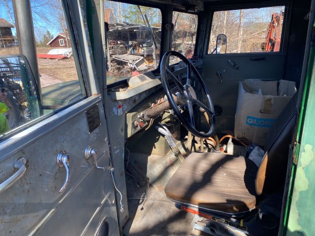 776321-21 Volvo tgb with palfinger crane separate engine perkins diesel