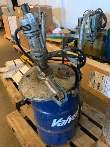 702110-1 Pneumatic grease pump with trolley