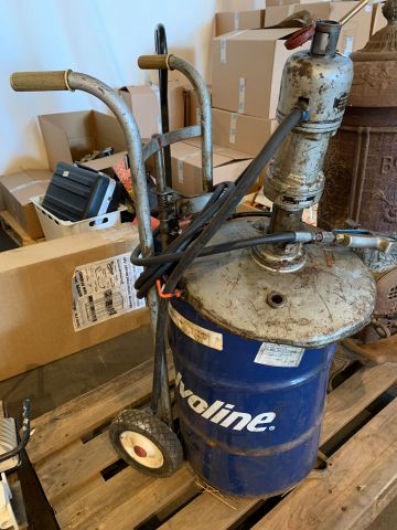702110-2 Pneumatic grease pump with trolley