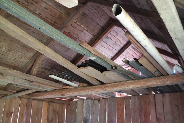 735661-3 Everything in the woodshed