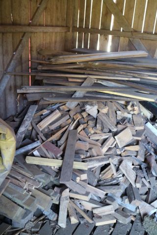 735661-5 Everything in the woodshed