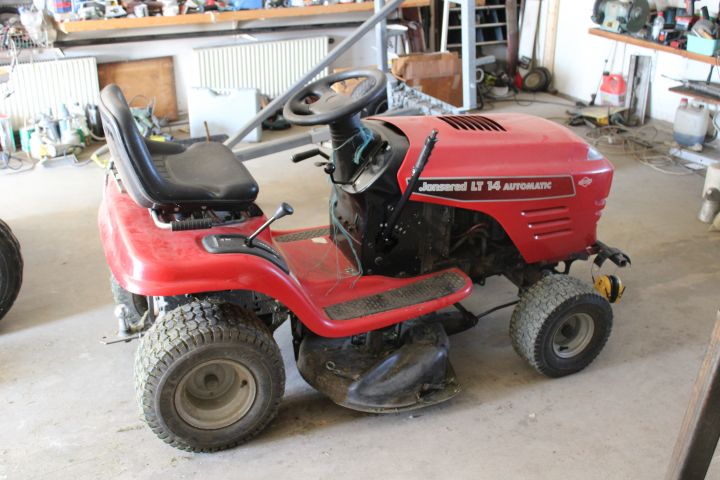 719635-4 Riding lawn mower - Jonsered LT14 automatic