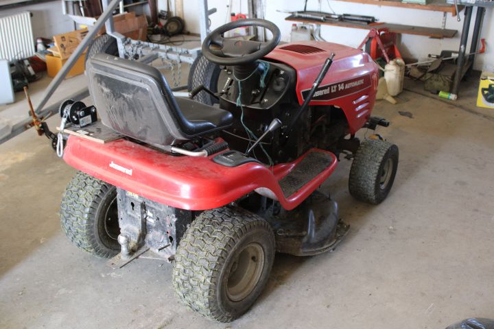 719635-5 Riding lawn mower - Jonsered LT14 automatic