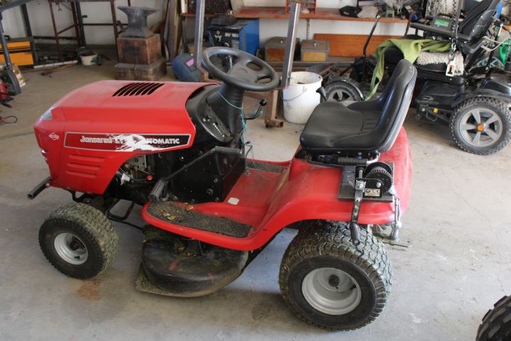 719635-6 Riding lawn mower - Jonsered LT14 automatic