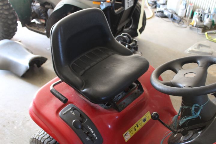 719635-10 Riding lawn mower - Jonsered LT14 automatic