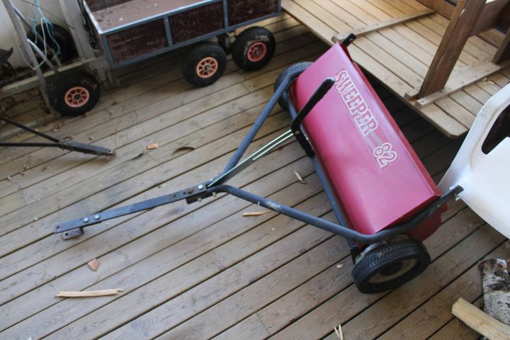 719635-19 Riding lawn mower - Jonsered LT14 automatic