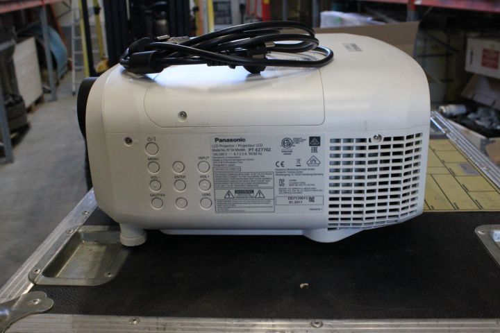 625310-3 Panasonic PT EZ770, projector 6500 Ansi, used sparingly