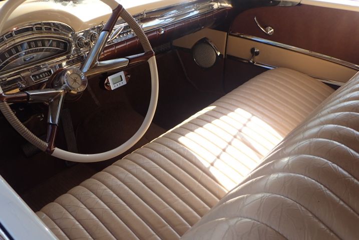 689177-13 Oldsmobile 88 -1958 & husvagn