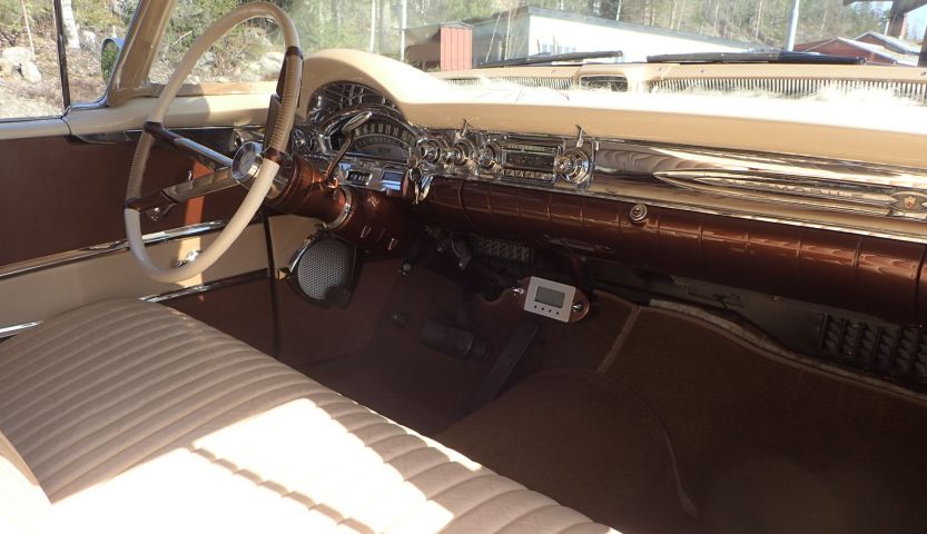 689177-22 Oldsmobile 88 -1958 & husvagn