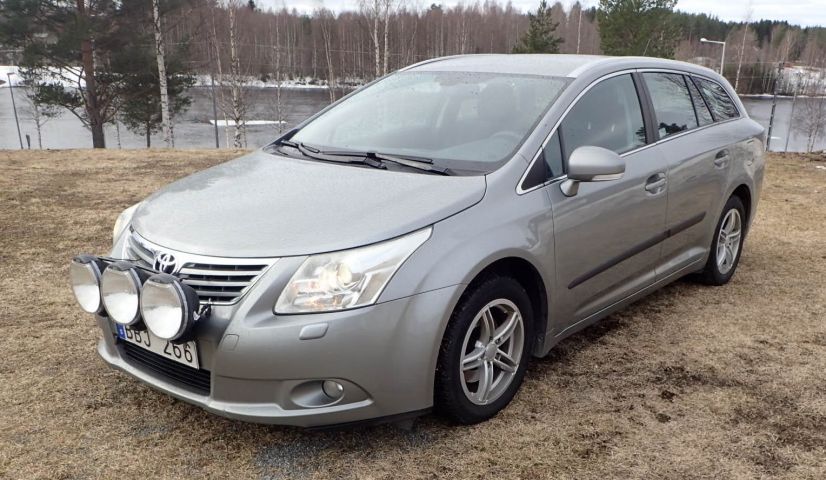 689198-1 TOYOTA AVENSIS Kombi 2010