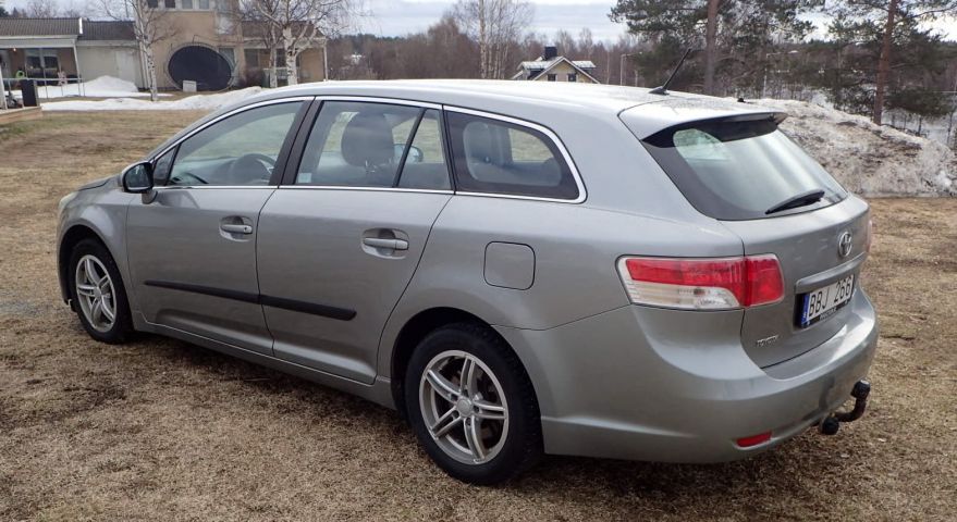 689198-3 TOYOTA AVENSIS Kombi 2010