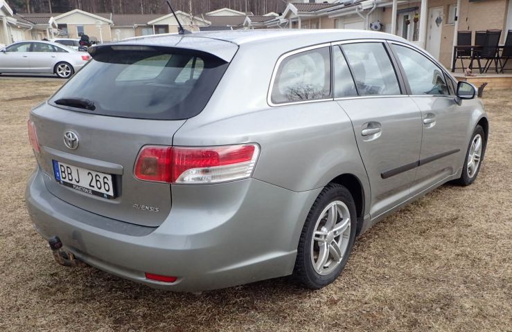 689198-5 TOYOTA AVENSIS Kombi 2010