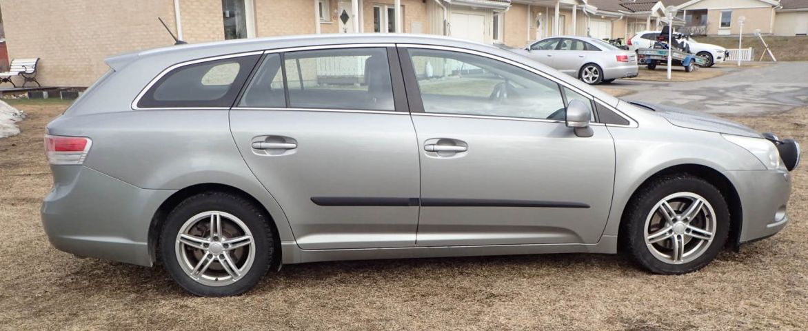 689198-6 TOYOTA AVENSIS Kombi 2010