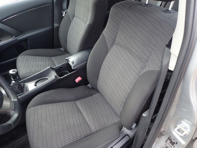 689198-10 TOYOTA AVENSIS Kombi 2010