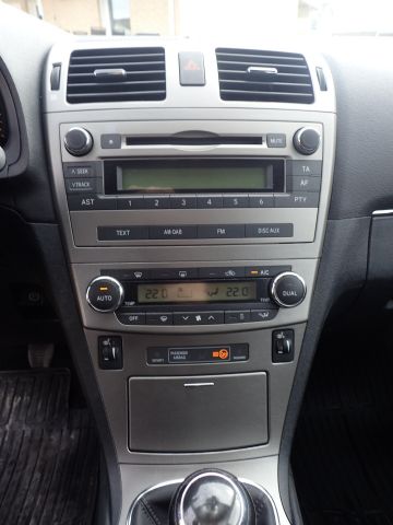 689198-14 TOYOTA AVENSIS Kombi 2010