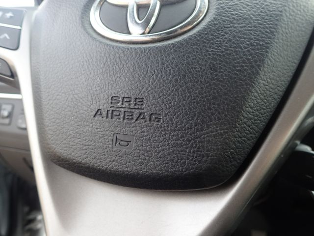 689198-17 TOYOTA AVENSIS Kombi 2010