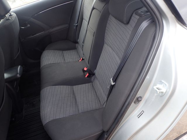 689198-21 TOYOTA AVENSIS Kombi 2010