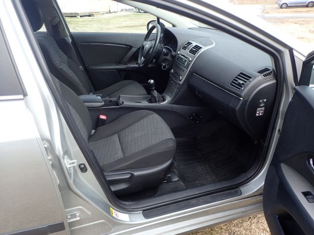 689198-22 TOYOTA AVENSIS Kombi 2010