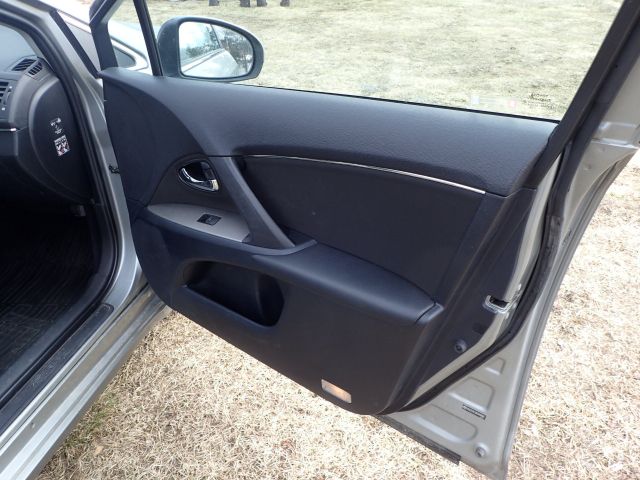 689198-23 TOYOTA AVENSIS Kombi 2010