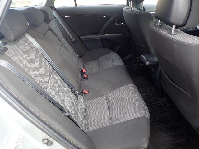 689198-25 TOYOTA AVENSIS Kombi 2010