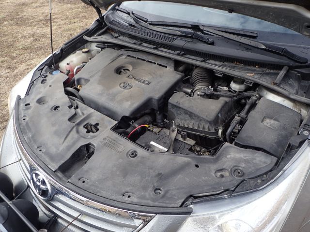689198-30 TOYOTA AVENSIS Kombi 2010