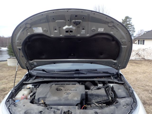 689198-32 TOYOTA AVENSIS Kombi 2010