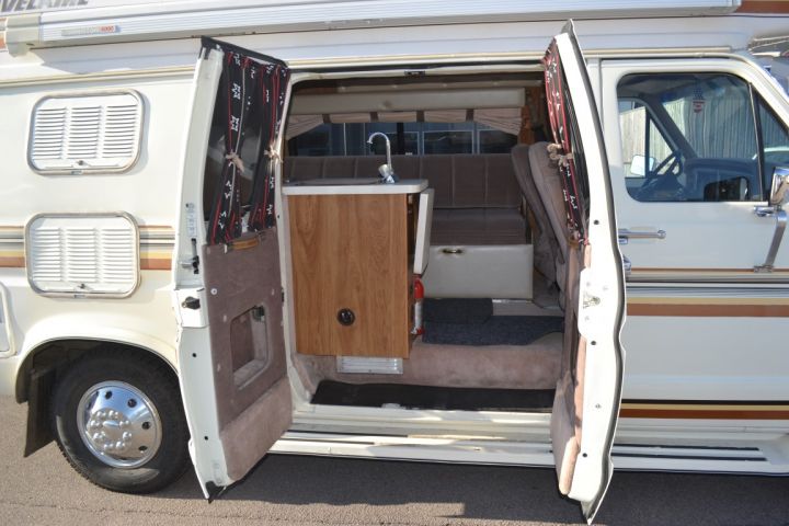 781796-10 FORD CS250 COACH TRAVEL V8, 1989