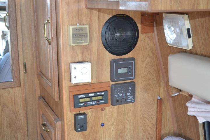 781796-12 FORD CS250 COACH TRAVEL V8, 1989