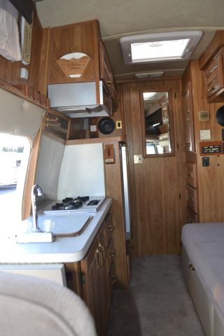 781796-14 FORD CS250 COACH TRAVEL V8, 1989