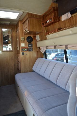 781796-15 FORD CS250 COACH TRAVEL V8, 1989