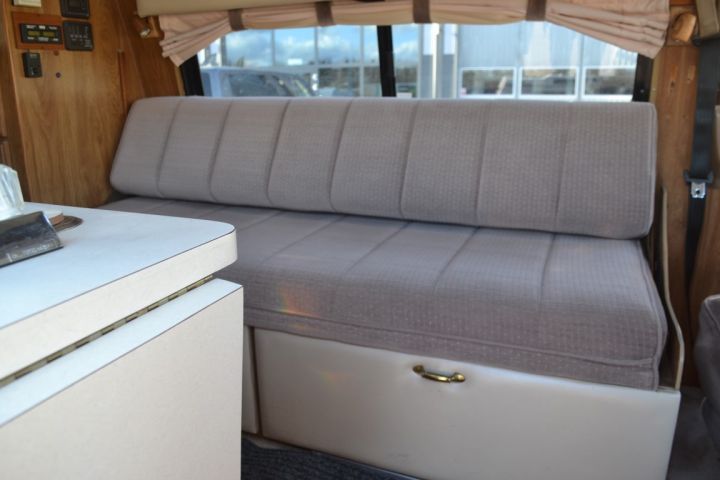 781796-24 FORD CS250 COACH TRAVEL V8, 1989